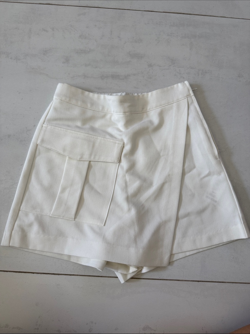 Renuar White Cargo Pocket Skort